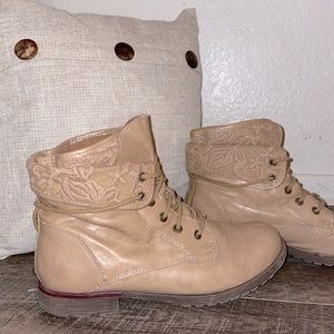 TAN BOOTS WITH FLORAL DECAL